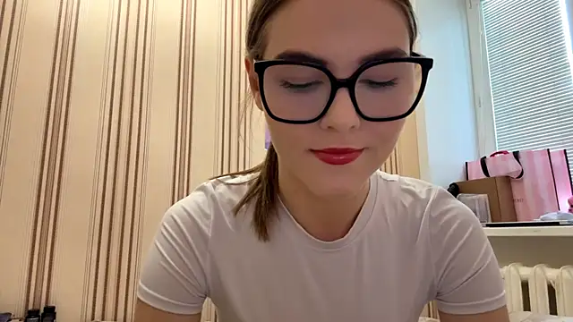 MiaWonderind online show from June 25, 12:10 pm