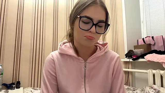 MiaWonderind online show from June 20, 8:14 pm