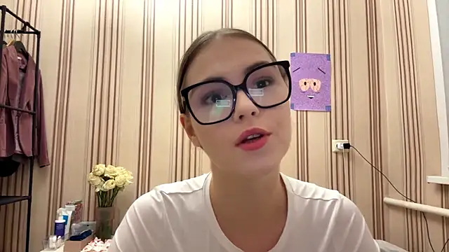 MiaWonderind online show from July 5, 5:42 pm