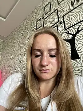 Snapshot of Emilia_kis chatting on June 11, 10:34 am Emilia kis online show from June 11, 10:34 am