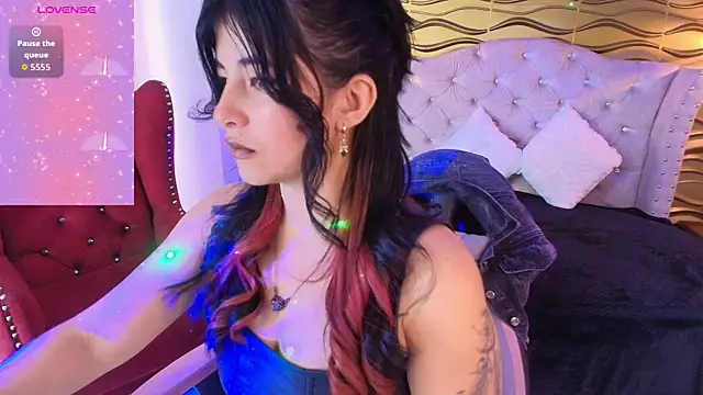 Snapshot of _Ninaharpper chatting on June 20, 12:32 pm Ninaharpper online show from June 20, 12:32 pm