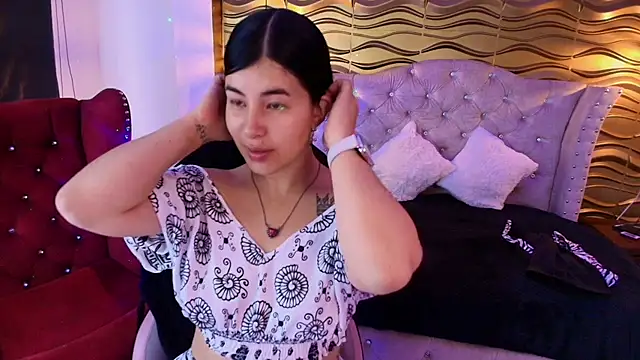 Snapshot of _Ninaharpper chatting on August 1, 12:36 pm Ninaharpper online show from August 1, 12:36 pm
