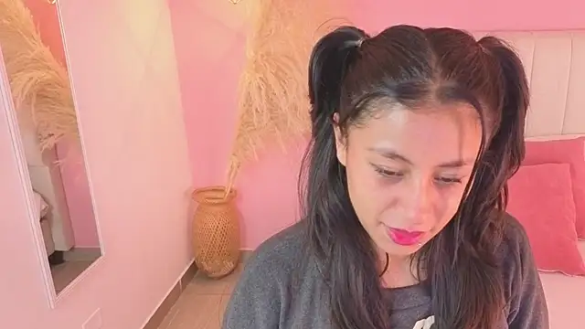 Snapshot of valeria__torres chatting on June 19, 11:16 am valeria torres online show from June 19, 11:16 am
