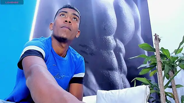 Snapshot of Axel_hunter15 chatting on June 18, 9:53 pm Axel hunter15 online show from June 18, 9:53 pm