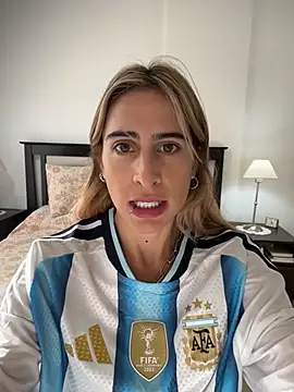 NicoleWilder online show from June 16, 7:25 pm