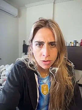 NicoleWilder online show from June 26, 12:22 pm