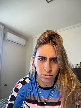NicoleWilder online show from June 25, 1:38 pm