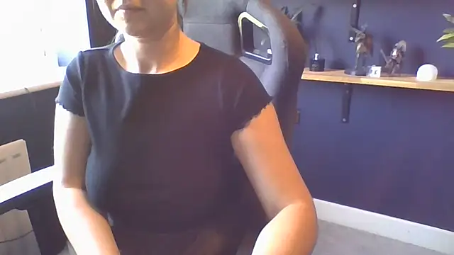 Snapshot of EvieXP chatting on July 8, 2:29 pm EvieXP online show from July 8, 2:29 pm