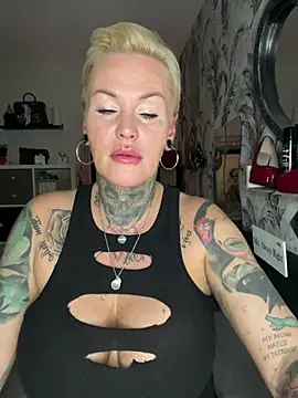 Snapshot of InkedMissLaBaehm chatting on July 29, 11:04 pm InkedMissLaBaehm online show from July 29, 11:04 pm