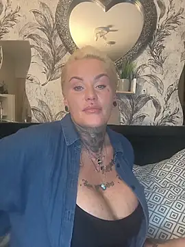 InkedMissLaBaehm online show from June 15, 10:53 pm