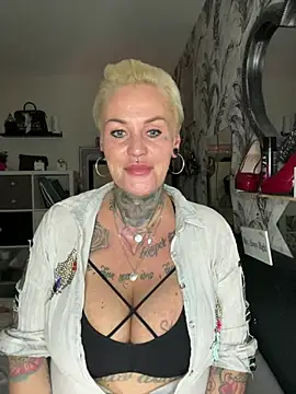 Snapshot of InkedMissLaBaehm chatting on July 26, 10:16 pm InkedMissLaBaehm online show from July 26, 10:16 pm