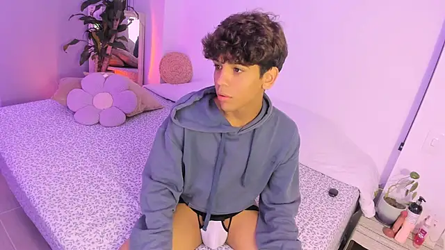 Samy Twink online show from June 17, 4:23 am