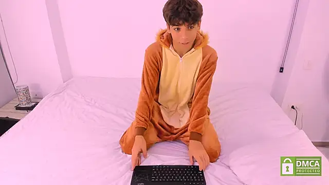 Snapshot of Samy_Twink chatting on June 13, 2:09 am Samy Twink online show from June 13, 2:09 am
