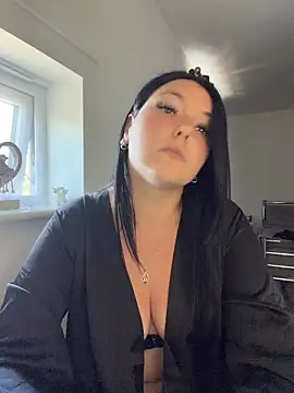 Snapshot of LeahAnnX chatting on July 14, 10:21 am LeahAnnX online show from July 14, 10:21 am