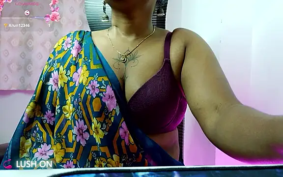 Snapshot of I_am_amisha chatting on June 14, 5:19 am I am amisha online show from June 14, 5:19 am