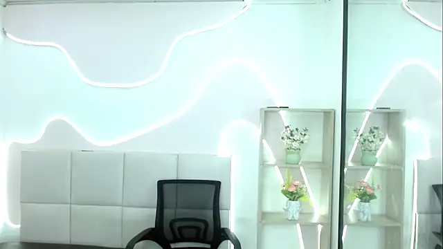 Snapshot of Jazmiin_Rosee chatting on June 19, 12:33 pm Jazmiin Rosee online show from June 19, 12:33 pm