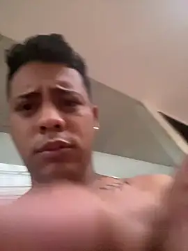 Snapshot of Alejandro_and_Deiby chatting on July 5, 10:33 am Alejandro and Deiby online show from July 5, 10:33 am