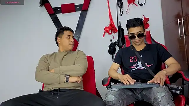 Snapshot of Alejandro_and_Deiby chatting on June 19, 3:01 am Alejandro and Deiby online show from June 19, 3:01 am