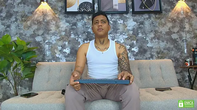 Snapshot of Alejandro_and_Deiby chatting on June 17, 10:36 am Alejandro and Deiby online show from June 17, 10:36 am