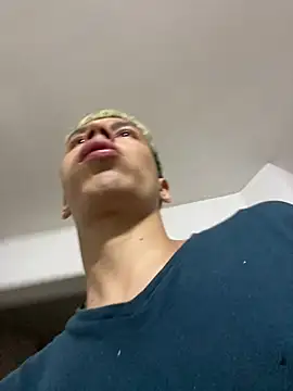 noah kinderknecht online show from June 17, 1:27 am