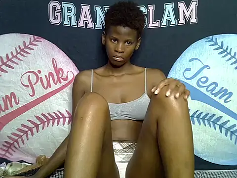 Snapshot of Queen_slay2 chatting on June 15, 4:56 am Queen slay2 online show from June 15, 4:56 am
