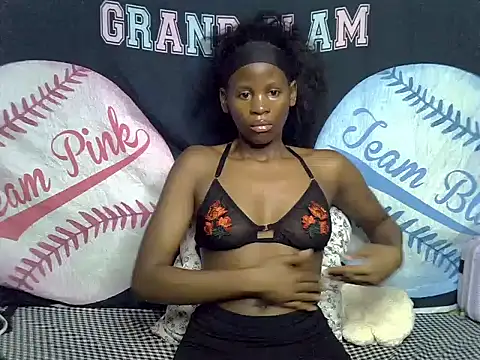 Snapshot of Queen_slay2 chatting on July 4, 5:39 pm Queen slay2 online show from July 4, 5:39 pm