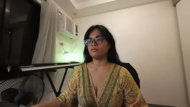 Snapshot of MysticMara chatting on June 13, 12:47 pm MysticMara online show from June 13, 12:47 pm