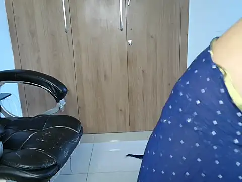 Sexynaina3 online show from June 24, 4:44 am