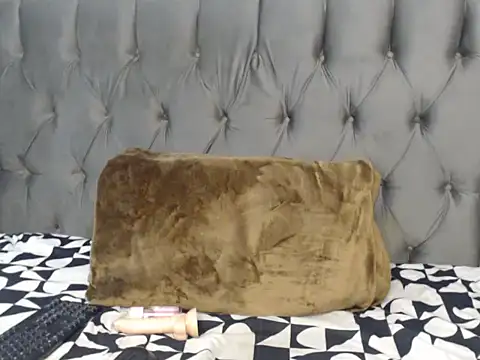 Loyal Alisha online show from June 25, 5:18 pm
