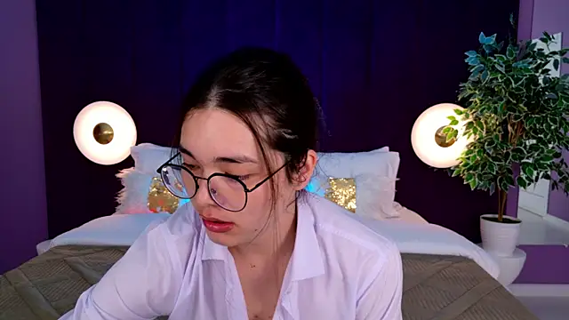Snapshot of MaddieMeyer chatting on July 16, 3:47 am MaddieMeyer online show from July 16, 3:47 am