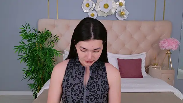 Snapshot of MaddieMeyer chatting on June 22, 3:47 am MaddieMeyer online show from June 22, 3:47 am