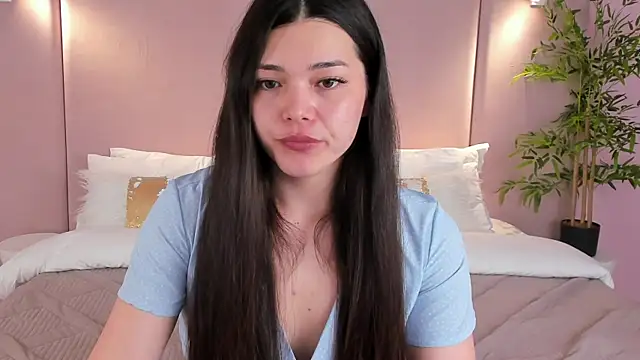 Snapshot of MaddieMeyer chatting on July 25, 3:36 am MaddieMeyer online show from July 25, 3:36 am