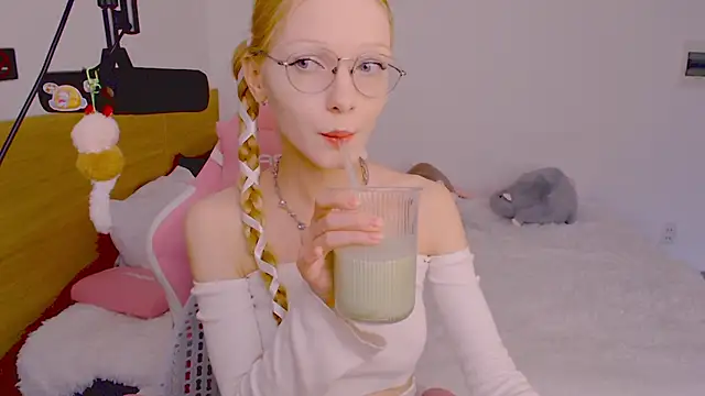 Snapshot of blush chatting on July 5, 8:43 am blush online show from July 5, 8:43 am