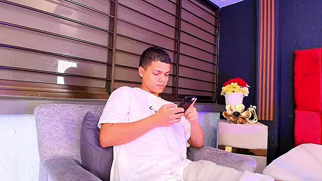 Snapshot of JulianSterling___ chatting on June 13, 7:34 pm JulianSterling online show from June 13, 7:34 pm