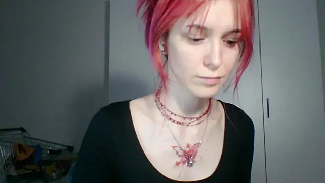 Snapshot of KayleneWesterberg chatting on June 18, 3:17 pm KayleneWesterberg online show from June 18, 3:17 pm
