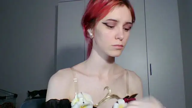 Snapshot of KayleneWesterberg chatting on June 21, 3:29 pm KayleneWesterberg online show from June 21, 3:29 pm