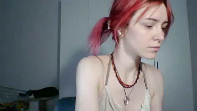 Snapshot of KayleneWesterberg chatting on June 23, 3:10 pm KayleneWesterberg online show from June 23, 3:10 pm
