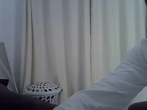Laurachocolate online show from June 26, 3:51 pm