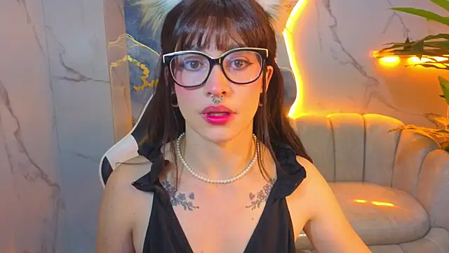 Lily Tx online show from June 16, 7:36 pm