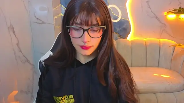 Snapshot of Lily_Tx chatting on June 18, 12:43 pm Lily Tx online show from June 18, 12:43 pm