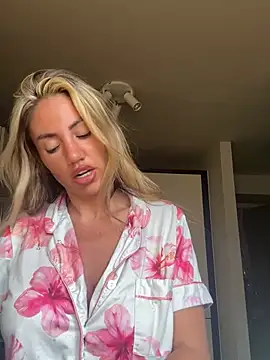 Snapshot of KaceySouthX chatting on July 25, 8:00 am KaceySouthX online show from July 25, 8:00 am