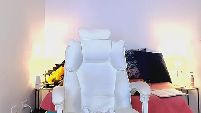 Snapshot of Isabella_Sophia19 chatting on July 8, 8:09 pm Isabella Sophia19 online show from July 8, 8:09 pm