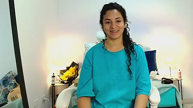 Snapshot of Isabella_Sophia19 chatting on July 20, 3:25 am Isabella Sophia19 online show from July 20, 3:25 am