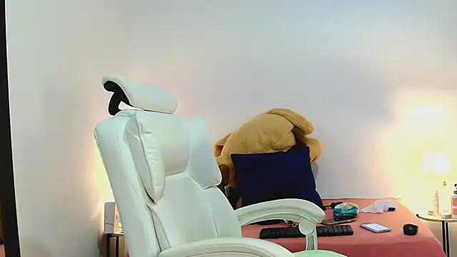 Snapshot of Isabella_Sophia19 chatting on July 4, 3:13 am Isabella Sophia19 online show from July 4, 3:13 am