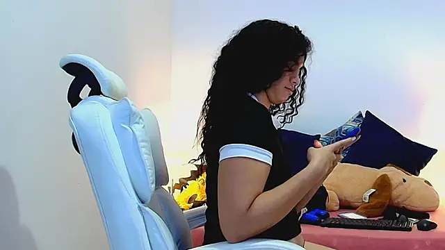 Snapshot of Isabella_Sophia19 chatting on July 7, 1:47 pm Isabella Sophia19 online show from July 7, 1:47 pm