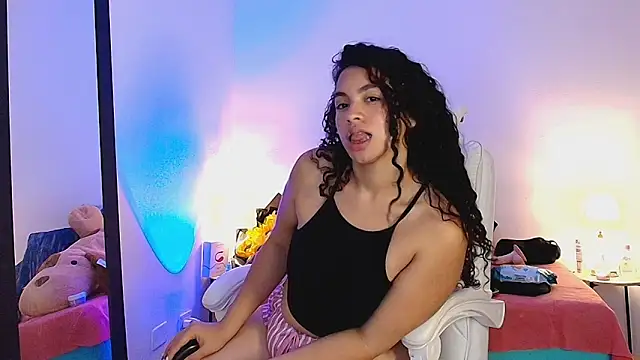 Snapshot of Isabella_Sophia19 chatting on July 1, 12:55 am Isabella Sophia19 online show from July 1, 12:55 am