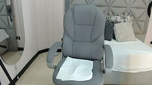 lily mendoza online show from July 16, 8:17 pm
