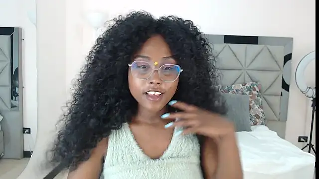 lily mendoza online show from July 7, 7:39 pm