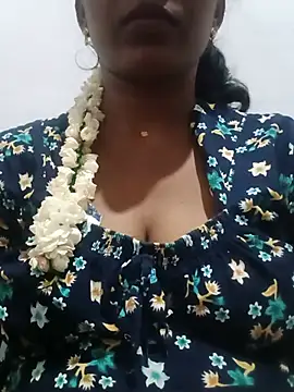 Snapshot of akshaya4311 chatting on July 18, 6:05 pm akshaya4311 online show from July 18, 6:05 pm