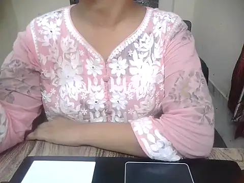 Snapshot of Bold-Divya1 chatting on July 28, 12:59 pm Bold-Divya1 online show from July 28, 12:59 pm